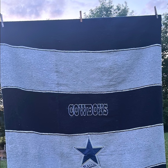 Dallas Star Striped Blanket - Picture 8 of 8